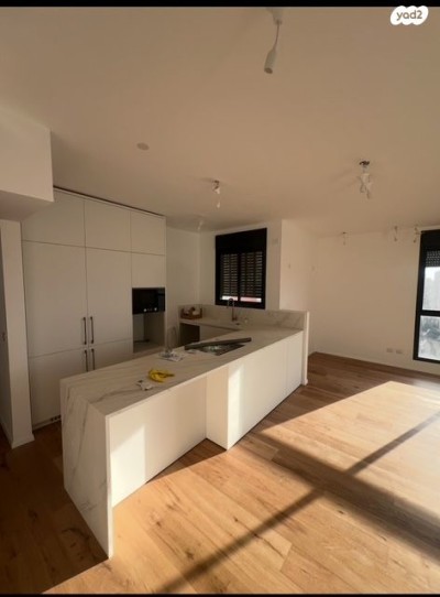 למכירה דירה 5 חד בשד' חן נתניה