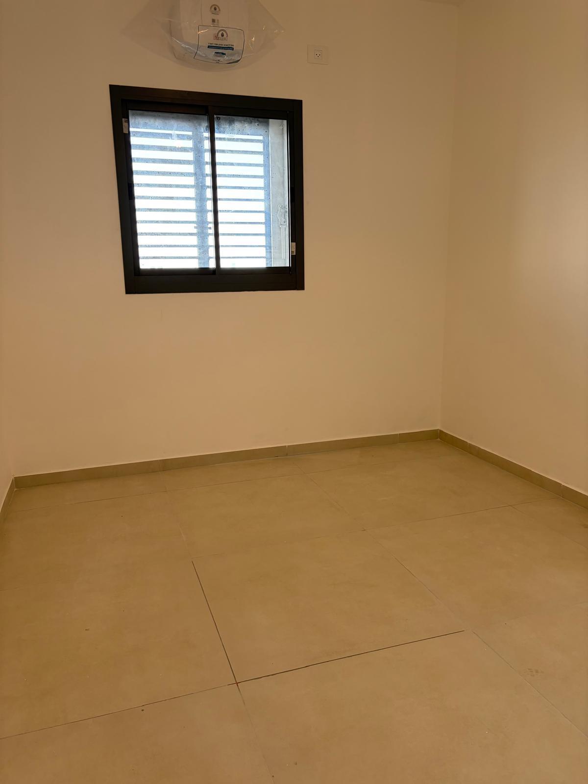 להשכרה מתווך !! רחוב: לה גארדיה