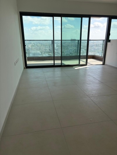 למכירה דירה 3 חד בלה גארדיה תל אביב-יפו