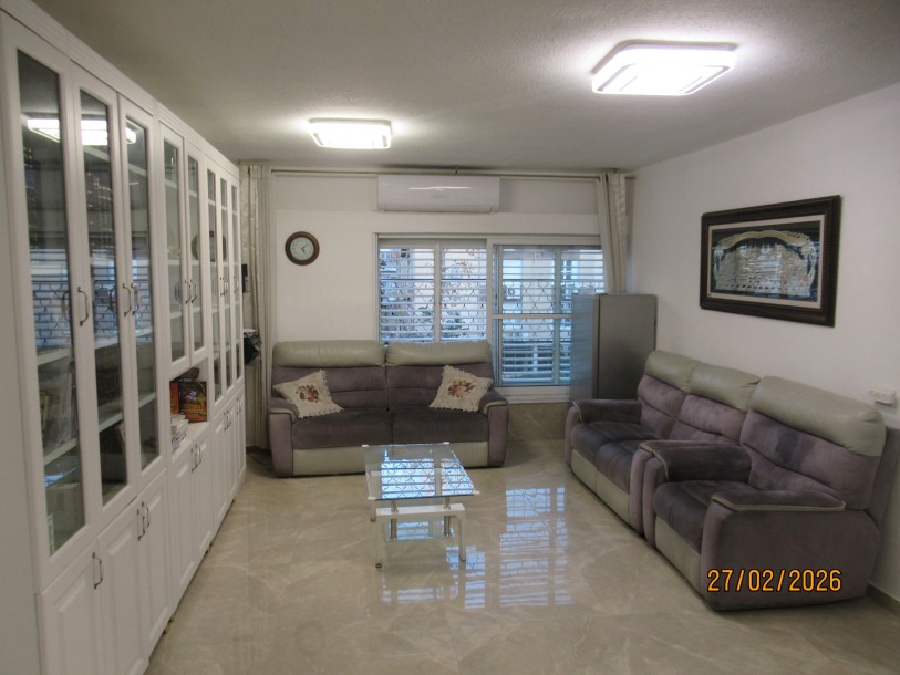 דירת 4 חדרים משופצת עם חניה | מרכז העיר דרום, נתניה-0