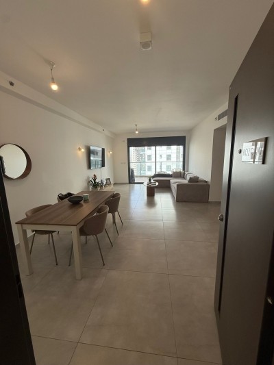 דירת 5 חדרים להשכרה בנוף הטיילת נתניה – קומה גבוהה עם נוף לים