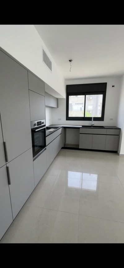 ✨ להשכרה | בניין חדש | סמילנסקי