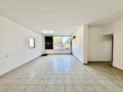 למכירה דירה 4 חד בעמנואל מול 18 נתניה