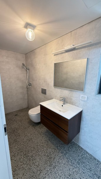 להשכרה מתווך !! רחוב בארי.-6