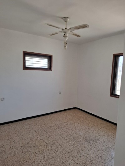 להשכרה ברחוב הארי דירת 4 חד