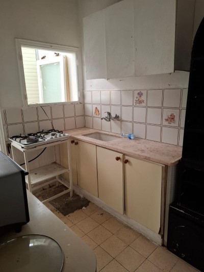 דירת 2.5 חדרים עם פוטנציאל השבחה גבוה במיקום מרכזי בנתניה
