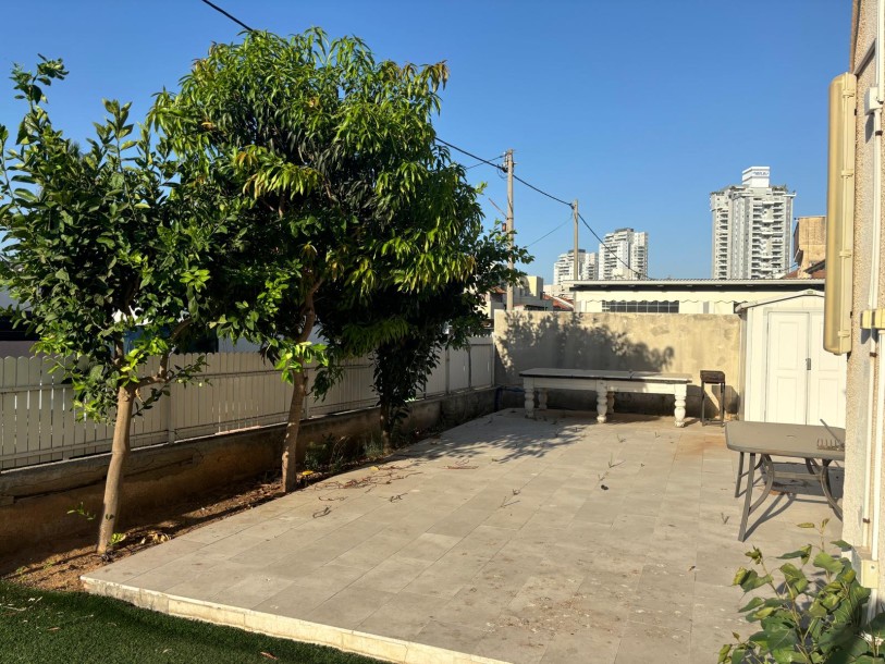 קוטג' 130 מ"ר באבן עזרא | 7 חדרים ב-3 מפלסים | רמת חן נתניה-0