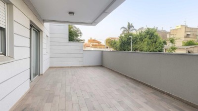 דירת גן חדשה ביפה נוף | 90 מ"ר + גינה | מציאת השנה