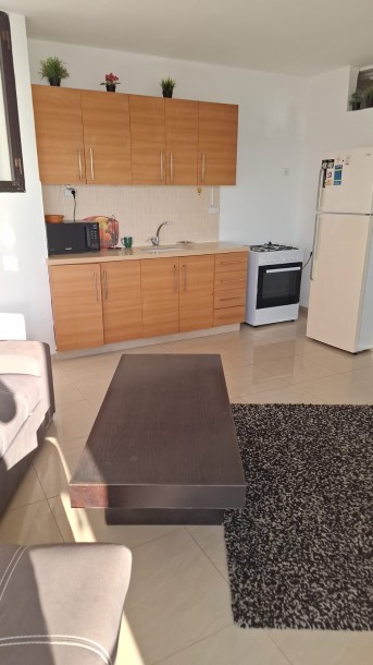 דירת 3 חדרים מרוהטת עם נוף לים להשכרה בברוך רם, נתניה-1