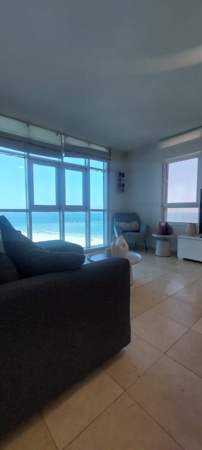 דירת 3 חדרים 76 מ"ר בטרומפלדור | קו ראשון לים | ת"א