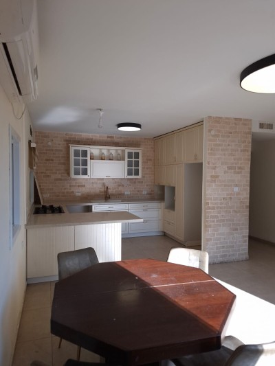 דירת 4 חדרים 100 מ"ר במרכז | משופצת | נתניה