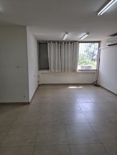 דירת 4 חדרים משופצת בריית נורדאו | כניסה מיידית | נתניה