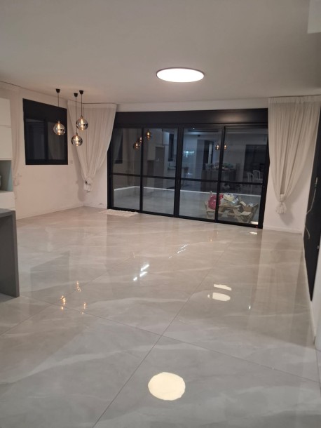 פנטהאוז 5 חדרים 130 מ"ר  | בניין בוטיק | נתניה-1