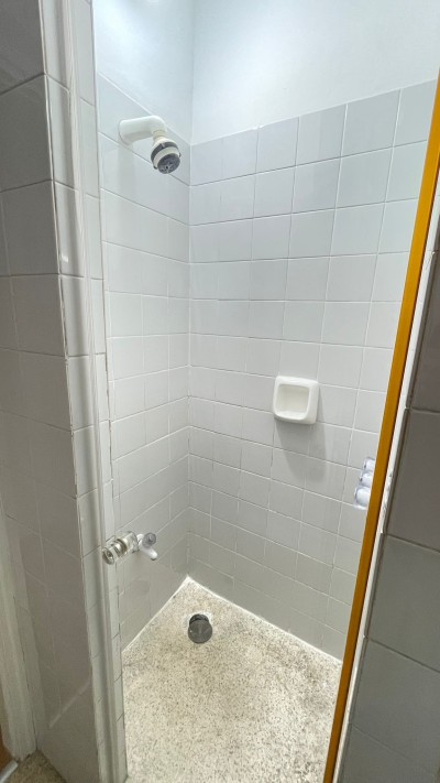 סמוך לכיכר המדינה