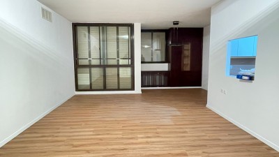 סמוך לכיכר המדינה