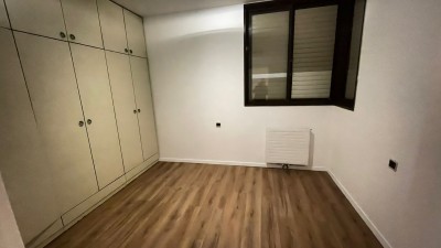 סמוך לכיכר המדינה