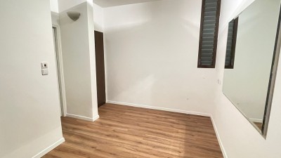 סמוך לכיכר המדינה