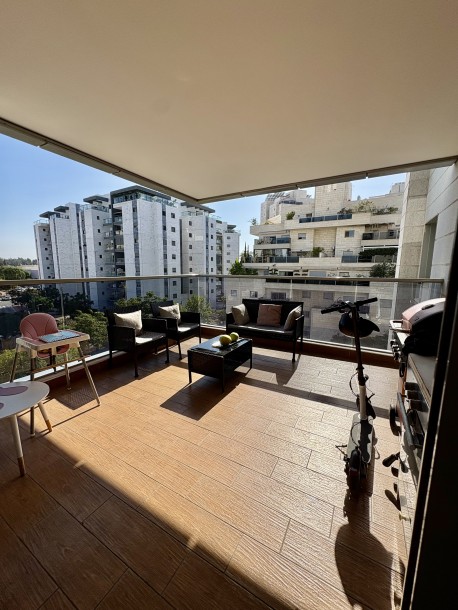 ✨ חדש למכירה | דירת 5.5 חדרים מרווחת | 125 מ”ר + מרפסת 16 מ”ר | קריית השרון ✨-1