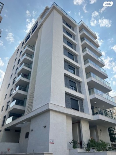 דירת 5 חדרים 145 מ"ר בשדרות ח"ן | מבט לים | נתניה