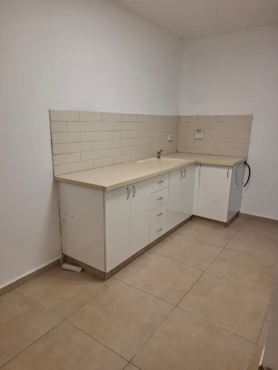 דירת חדר משופצת ברחוב פתח תקווה | כניסה נפרדת | נתניה-3