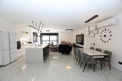 דופלקס 6 חדרים 200 מ"ר ברמת אפרים | גינה | נתניה-2