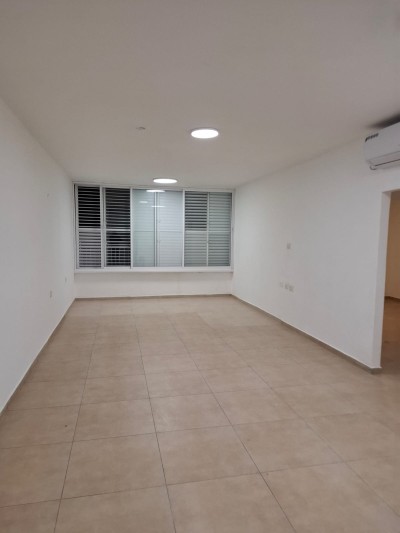 דירת 4 חדרים בפתח תקווה | מעלית + חנייה +יח נפרדת  | נתניה-0