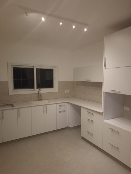 דירת 4 חדרים משופצת בצפון נתניה-2