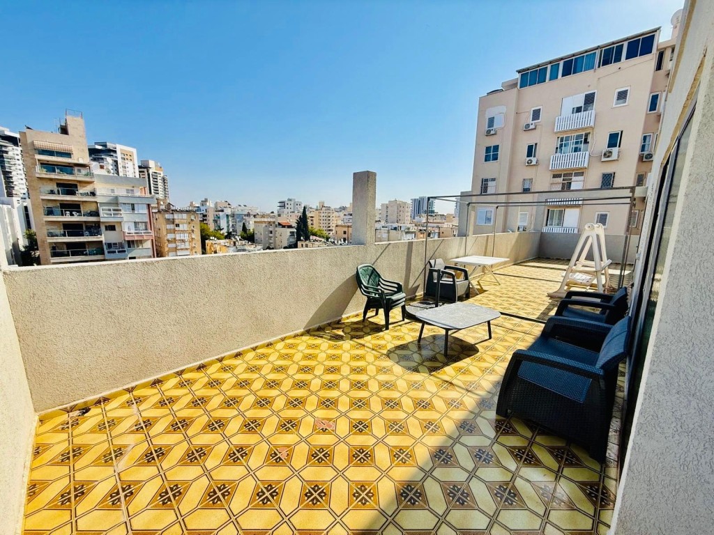 ✨ למכירה רחוב ויצמן | דופלקס יוצא דופן – ‎200 מ״ר + ‎140 מ״ר מרפסת | בלב מרכז העיר נתניה ✨