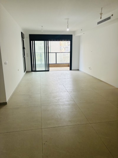 למכירה דירה 4 חד באוסישקין נתניה