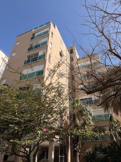 דירת ירושה במרכז האיכותי והמבוקש קרוב לים !!!