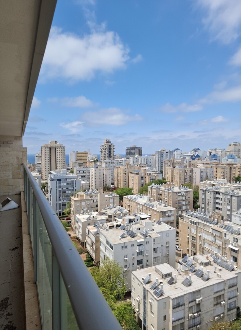 דירת 5 חדרים 130 מ"ר | מרפסת גדולה קומה 13 | נתניה