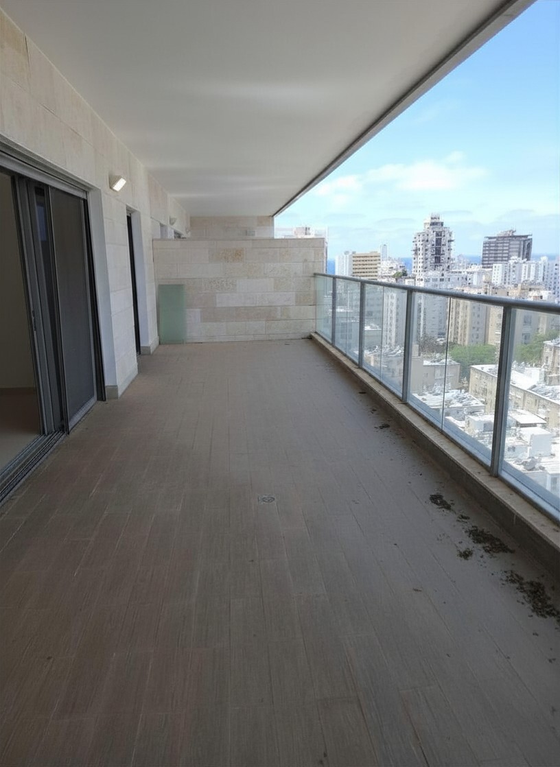 דירת 5 חדרים 130 מ"ר | מרפסת גדולה קומה 13 | נתניה