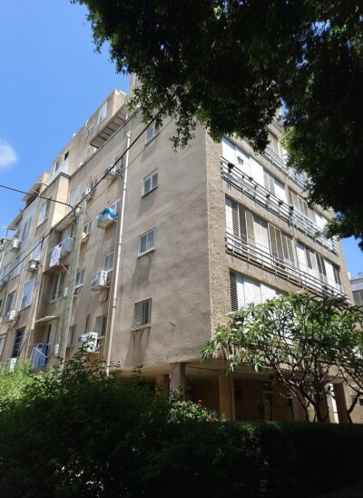 דירת 4 חדרים 108 מ"ר בשד' בנימין | משופצת | נתניה